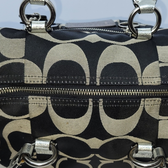 Coach Poppy Purse - Picture 3 of 7